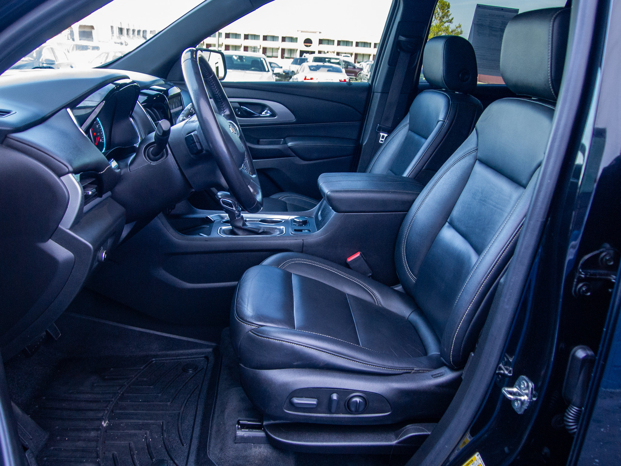 Used 2022 Chevrolet Traverse LT AWD/4WD image 13