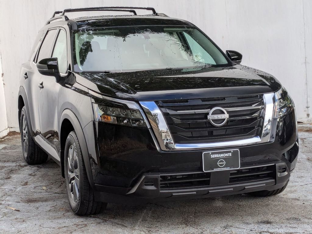 New 2025 Nissan Pathfinder SV image 3
