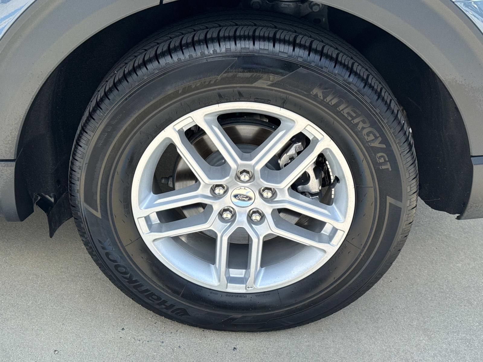 Used 2025 Ford Explorer Active w/ Active Comfort Package RWD image 4