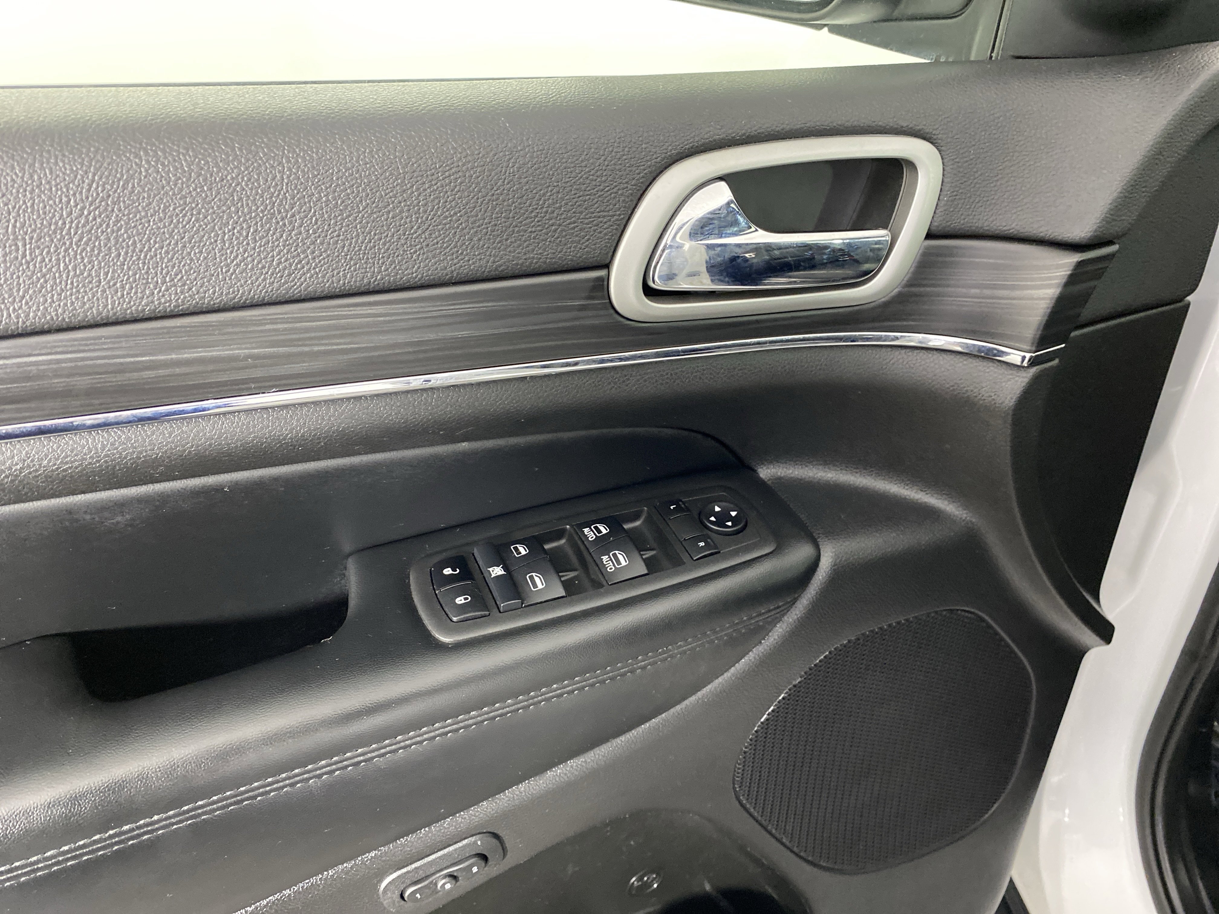 Used 2022 Jeep Grand Cherokee Limited image 17