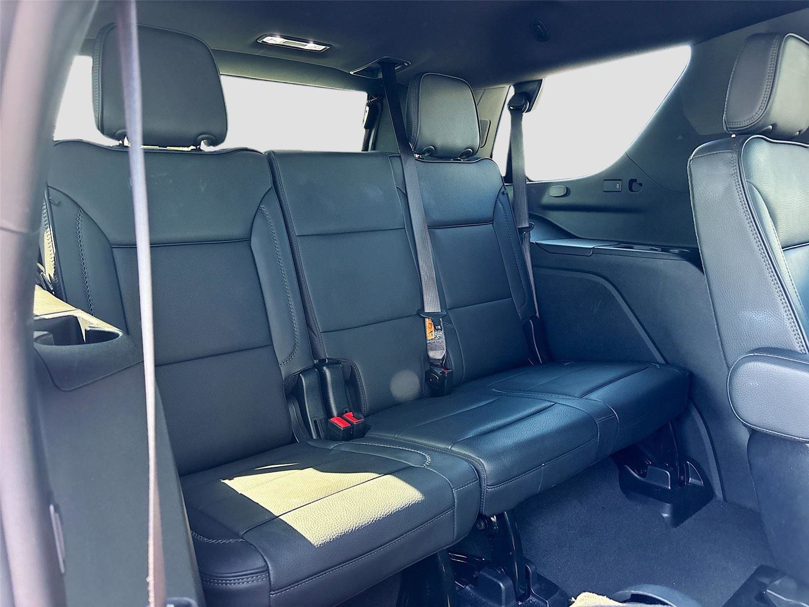 Used 2025 GMC Yukon Denali RWD image 32