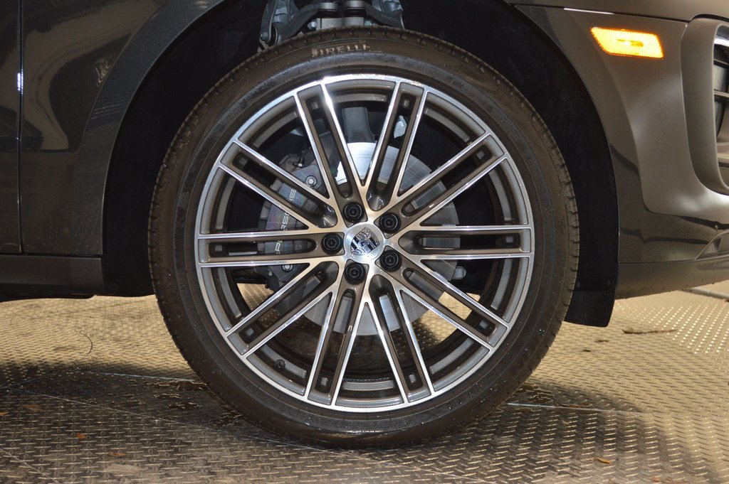 Used 2025 Porsche Macan image 16