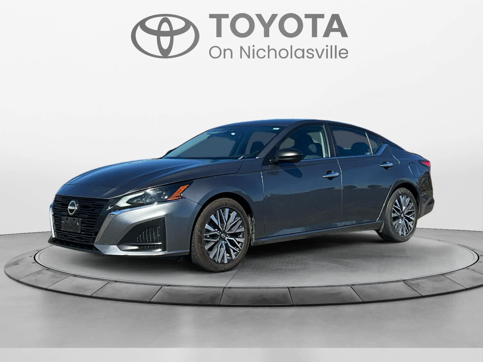 Used 2024 Nissan Altima 2.5 SV FWD image 1