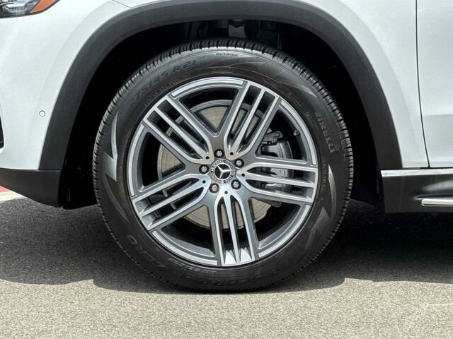 Used 2025 Mercedes-Benz GLS 450 4MATIC image 37
