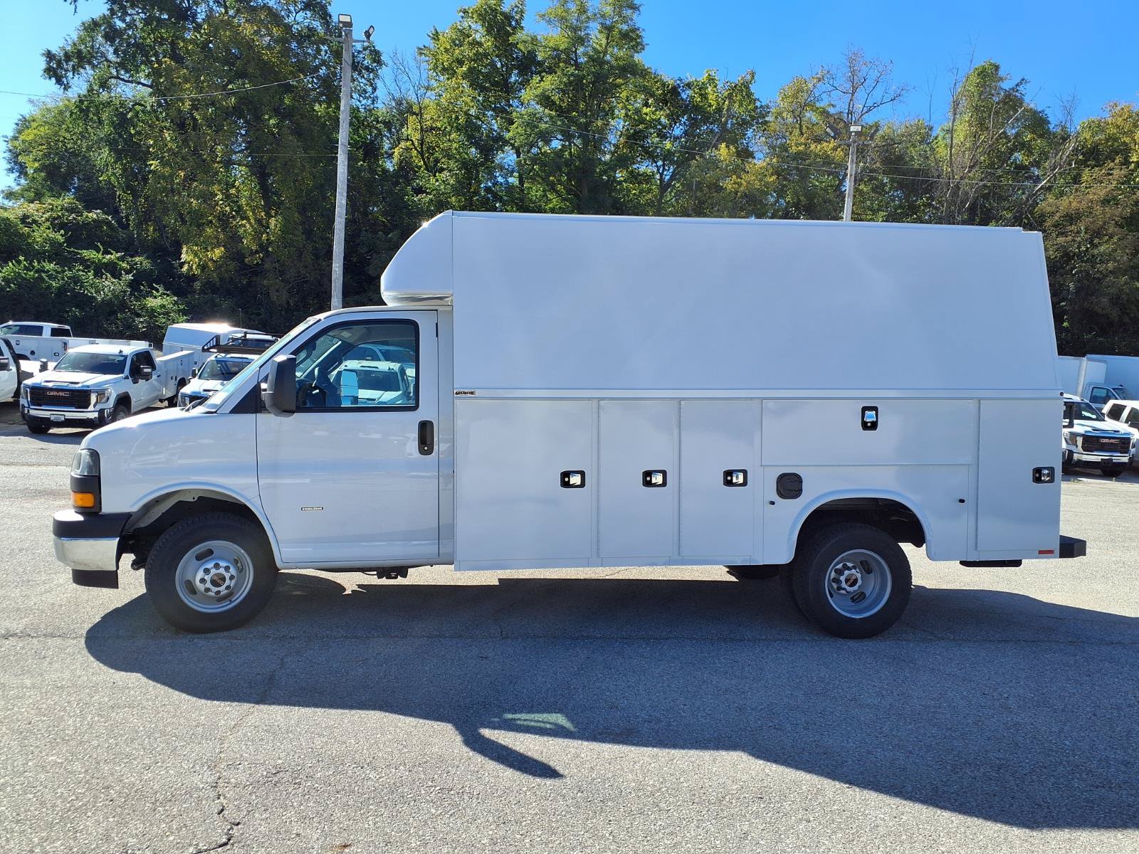 New 2026 GMC Savana 3500 w/ Power Convenience Package RWD image 23