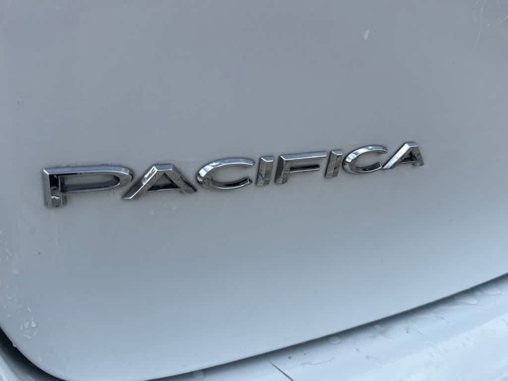 Used 2019 Chrysler Pacifica Touring-L FWD image 10