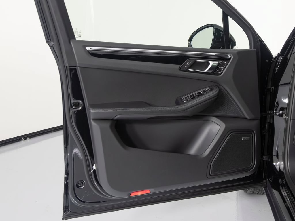 New 2026 Porsche Macan AWD/4WD image 19