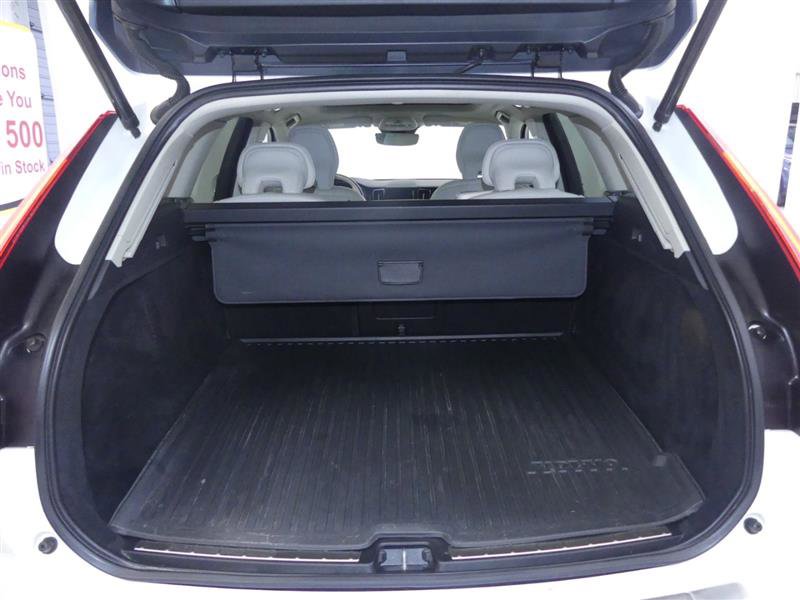 Used 2022 Volvo XC60 B6 Inscription w/ Climate Package image 28