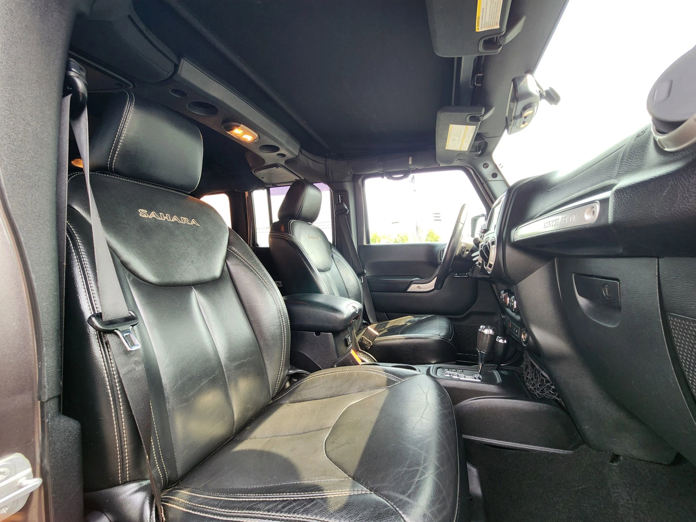 Used 2016 Jeep Wrangler Unlimited Sahara w/ Dual Top Group image 34
