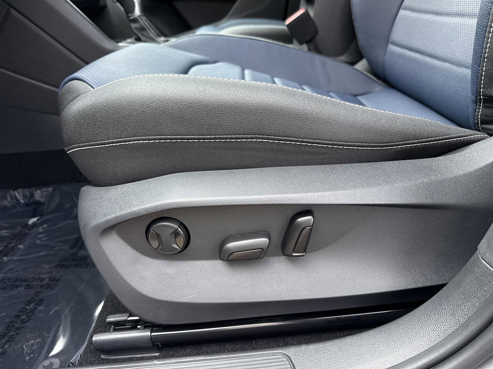 New 2025 Volkswagen Taos SEL image 14