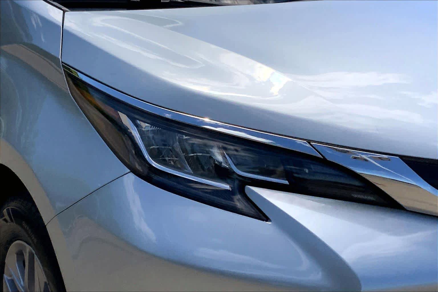 Used 2021 Toyota Sienna XLE image 26