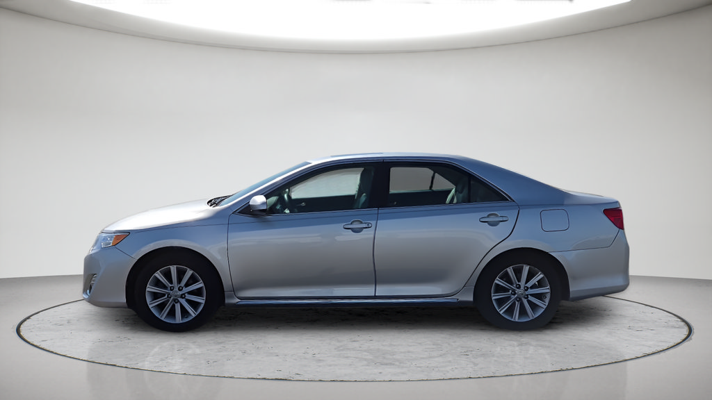 Used 2013 Toyota Camry XLE w/ Leather Pkg FWD image 9