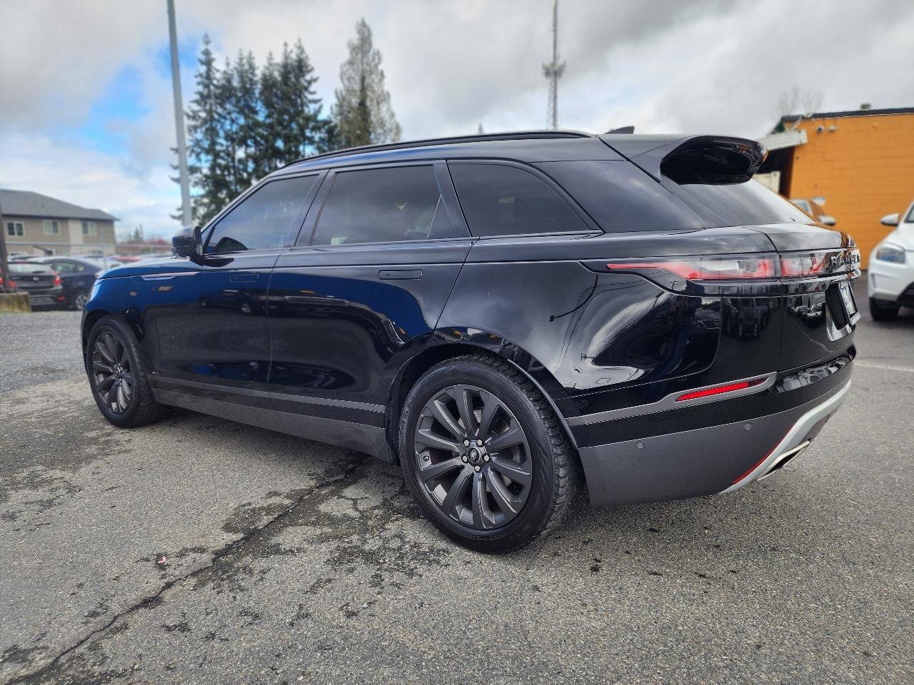 Used 2018 Land Rover Range Rover Velar R-Dynamic SE AWD/4WD image 9