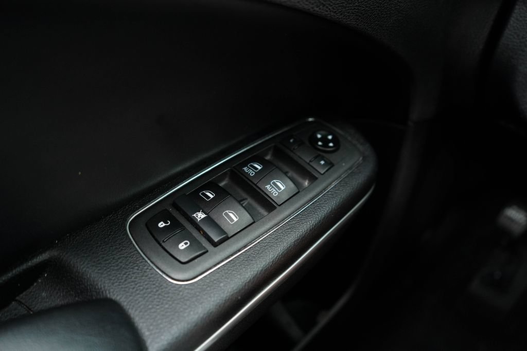 Used 2021 Dodge Charger SXT w/ Leather Interior Group RWD image 29