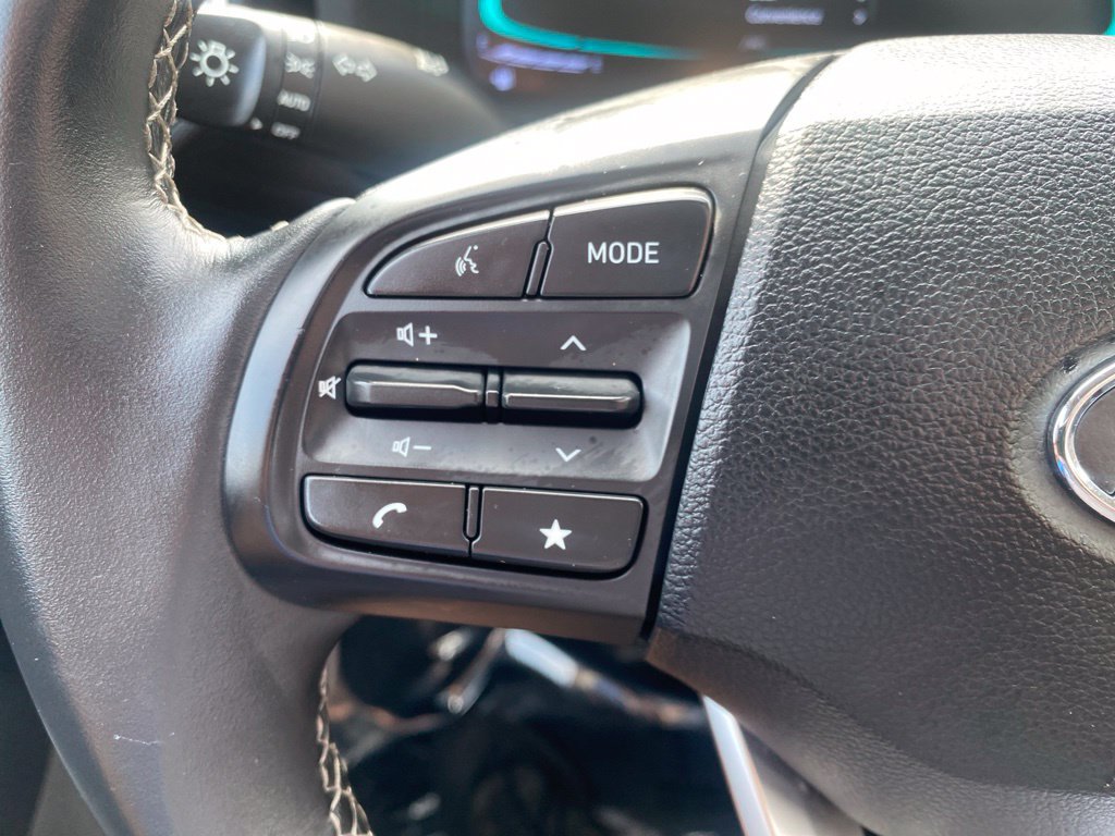 Used 2025 Hyundai Venue SEL FWD image 25