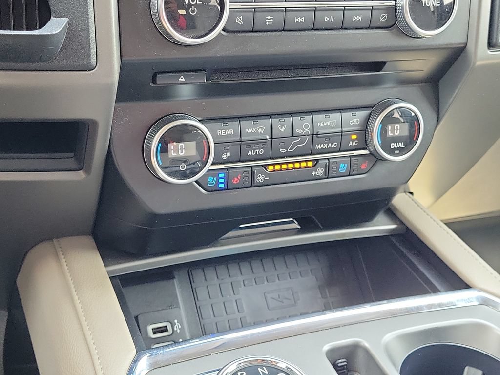 Used 2018 Ford Expedition XLT w/ Equipment Group 202A RWD image 31