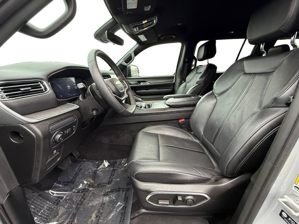 Used 2024 Jeep Wagoneer L Series II w/ Flexible Seating Group image 9