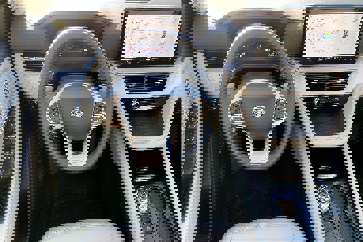 Used 2025 Ford Explorer Active w/ Active Comfort Package image 6