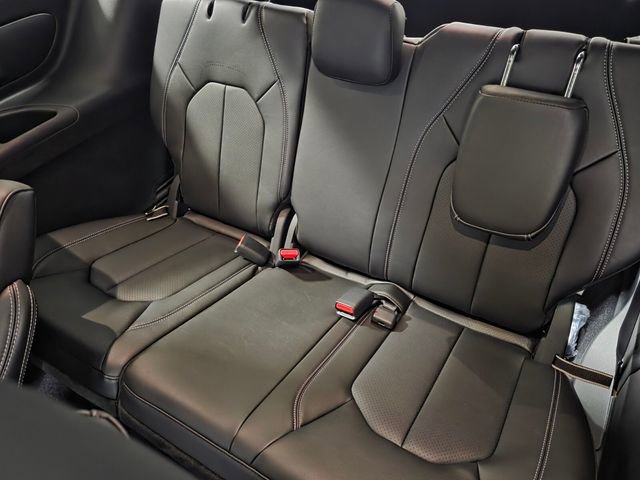 New 2026 Chrysler Pacifica Select image 8