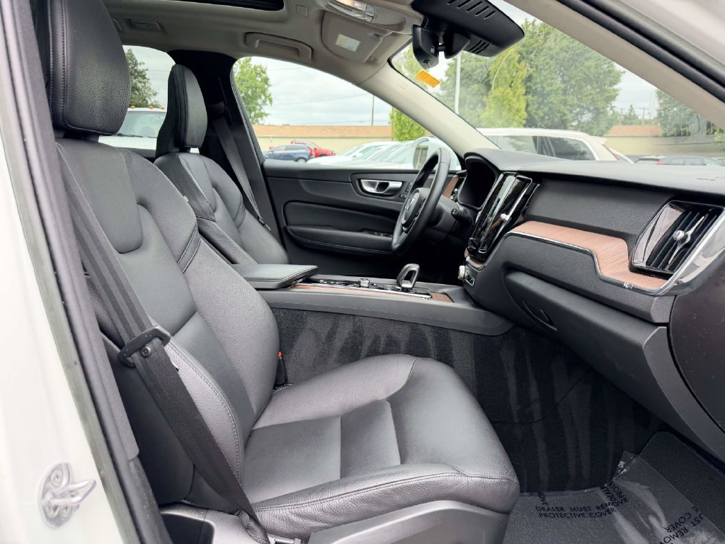 Used 2023 Volvo XC60 B5 Plus w/ Climate Package AWD/4WD image 14