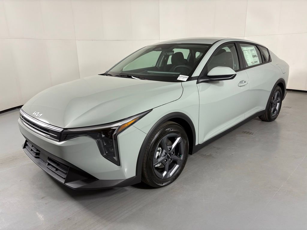 New 2026 Kia K4 LXS image 4