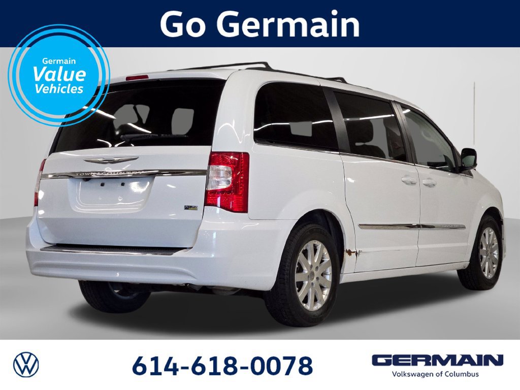 Used 2014 Chrysler Town & Country Touring FWD image 6
