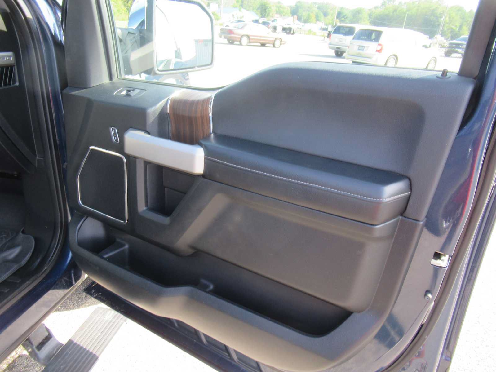 Used 2016 Ford F150 Lariat w/ Equipment Group 502A Luxury AWD/4WD image 25