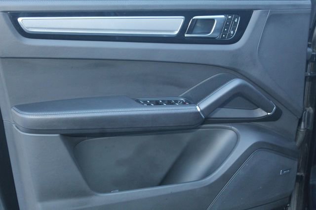 Certified 2023 Porsche Cayenne Platinum Edition w/ Assistance Package image 23