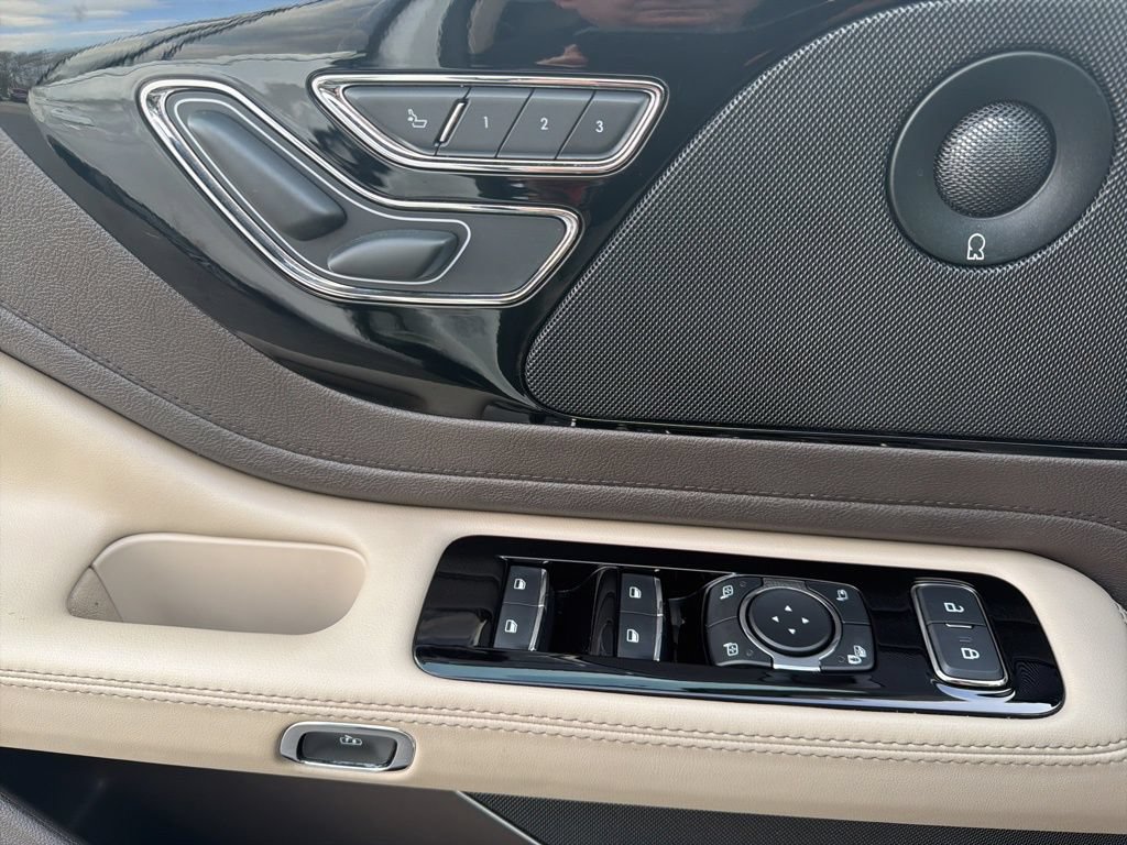 Used 2023 Lincoln Aviator Reserve w/ Equipment Group 201A AWD/4WD image 31