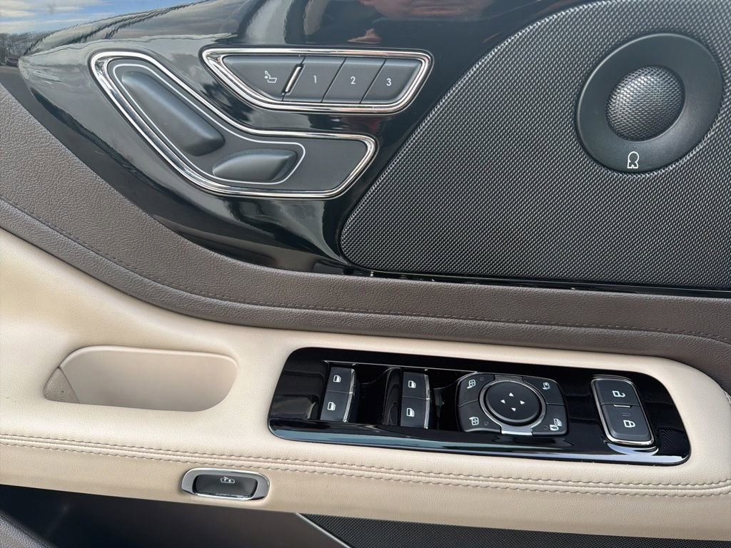 Used 2023 Lincoln Aviator Reserve w/ Equipment Group 201A image 31