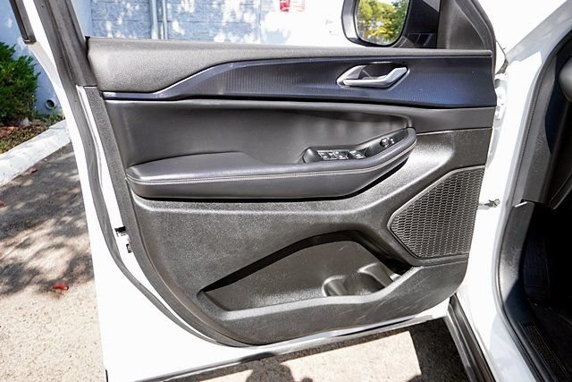 Certified 2023 Jeep Grand Cherokee Laredo RWD image 23