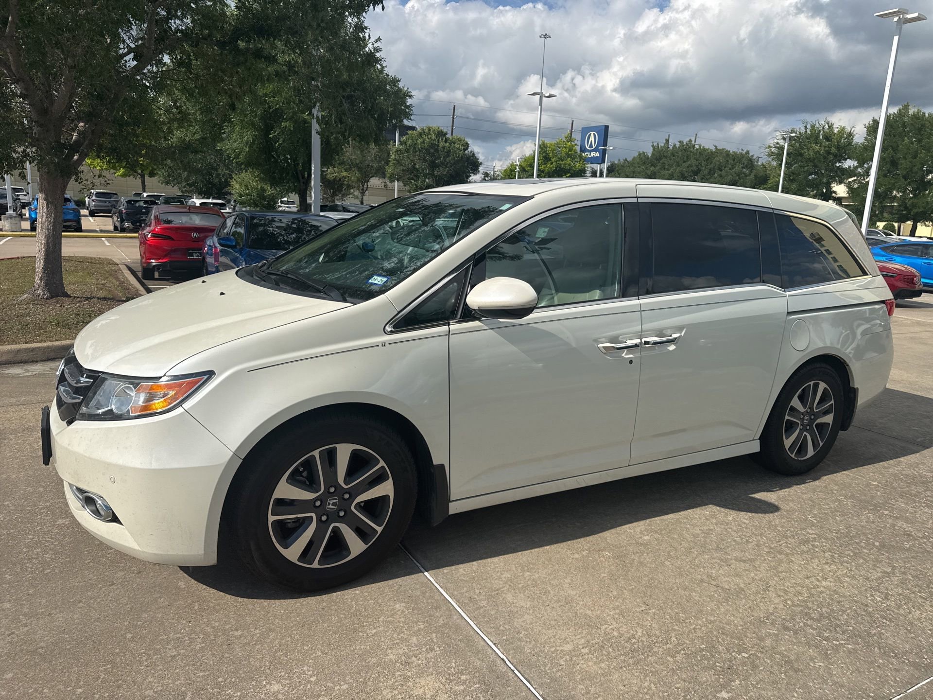 Used 2016 Honda Odyssey Touring image 1