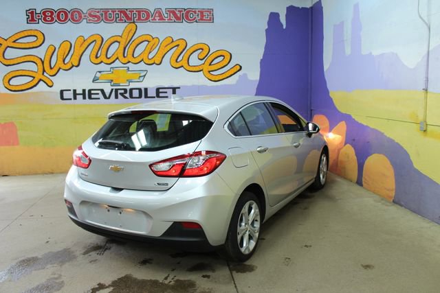 Used 2018 Chevrolet Cruze Premier FWD image 4