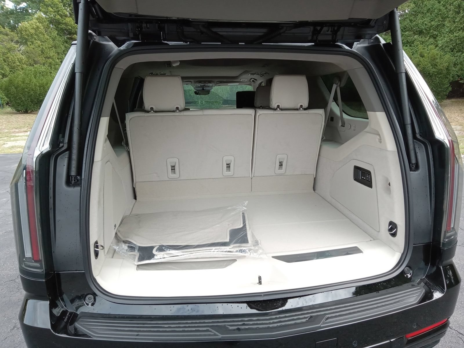 New 2026 Cadillac Escalade ESV Platinum Sport w/ LPO, ONYX Package AWD/4WD image 29