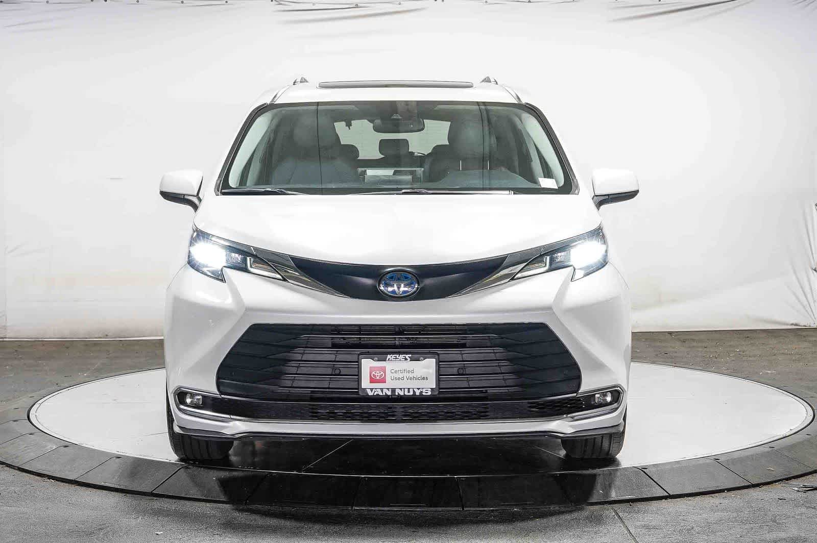 Certified 2024 Toyota Sienna XLE FWD image 7
