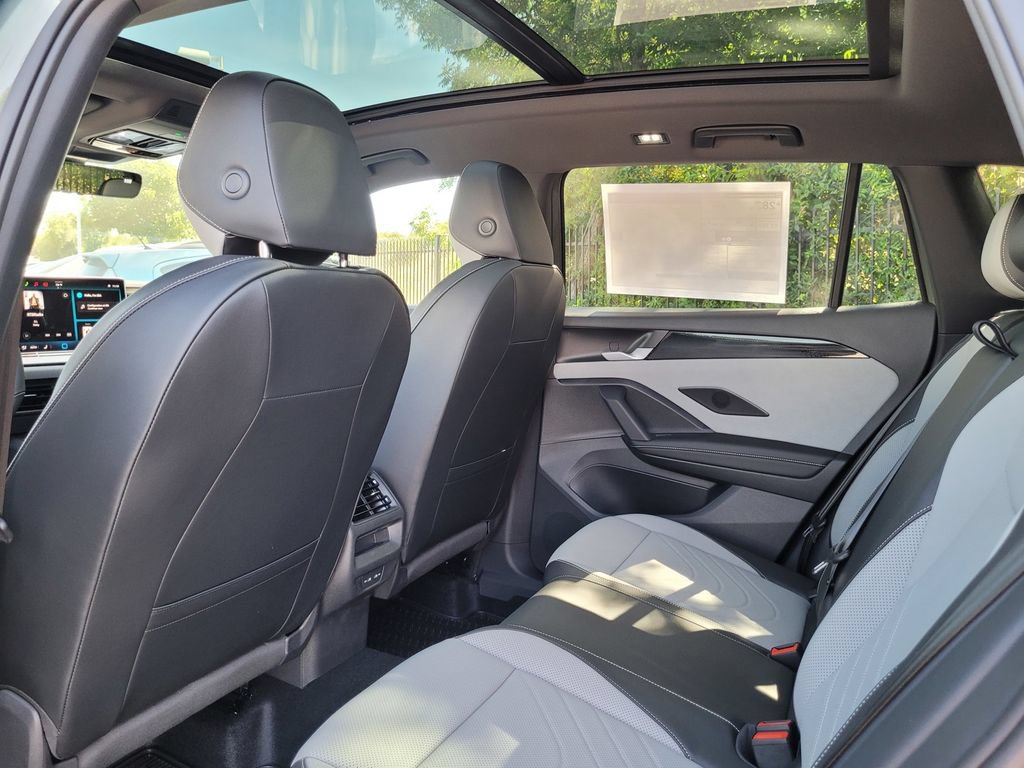 New 2026 Volkswagen Tiguan SE R-Line FWD image 14