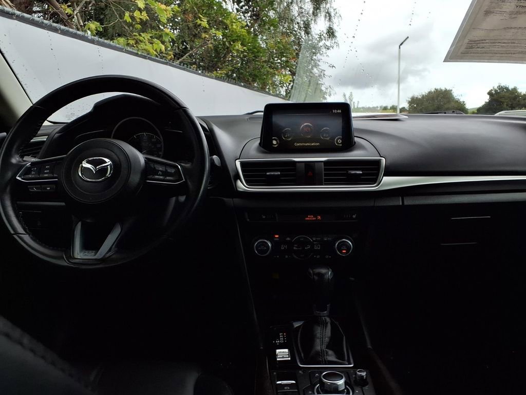 Used 2018 MAZDA MAZDA3 Touring image 18