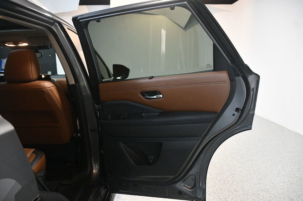 Used 2024 Nissan Pathfinder Platinum FWD image 25