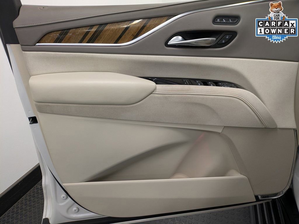 Used 2022 Cadillac Escalade Premium Luxury Platinum w/ Heavy-Duty Trailer Package image 8