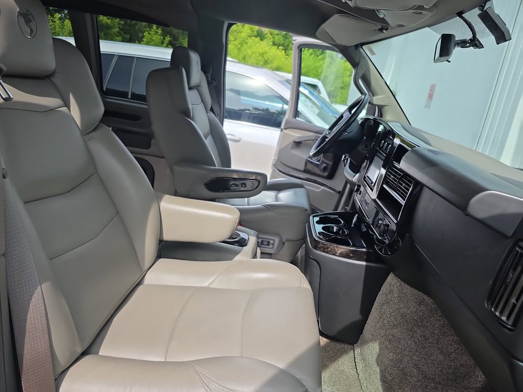 Used 2022 GMC Savana 2500 w/ Enhanced Convenience Package RWD image 10
