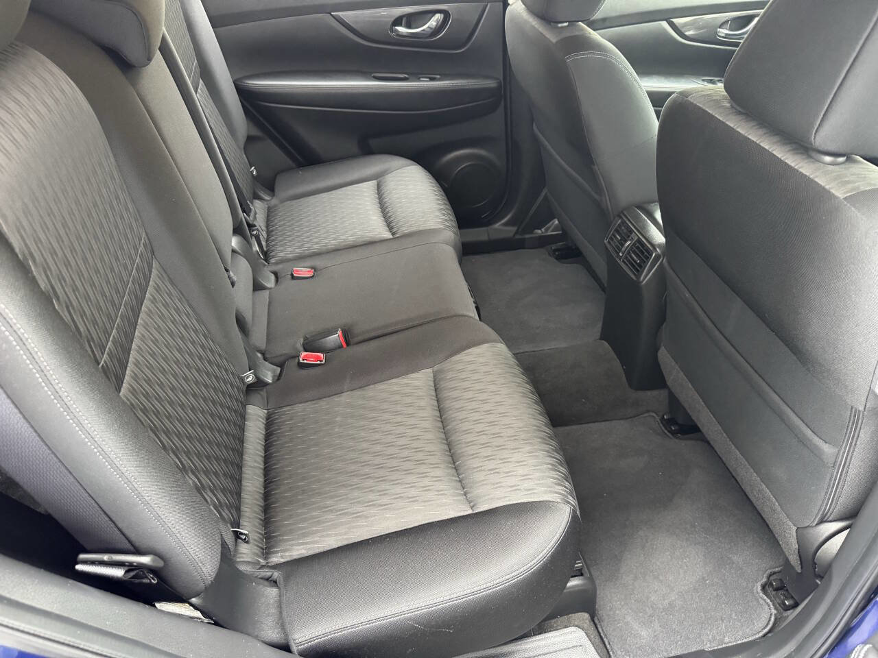 Used 2017 Nissan Rogue SV image 20