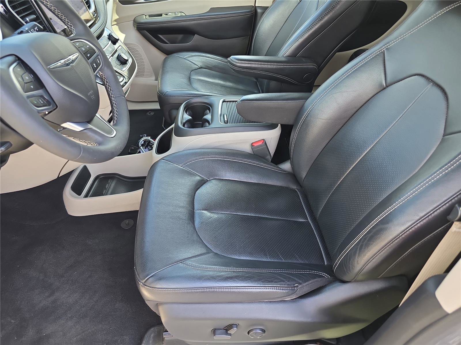 Used 2022 Chrysler Pacifica Touring-L image 21