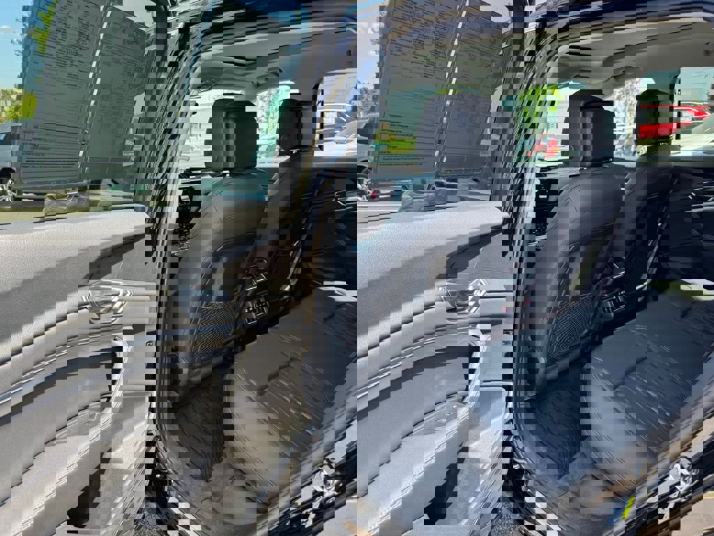 Used 2019 Audi e-tron Premium Plus image 36