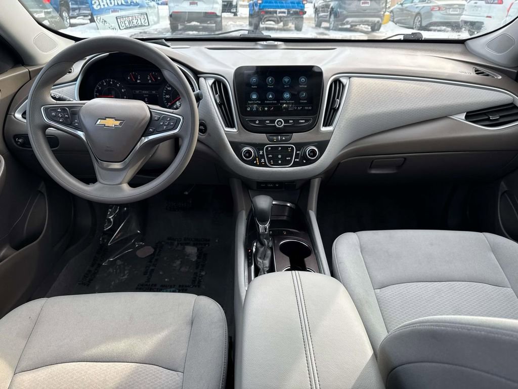 Used 2025 Chevrolet Malibu LT FWD image 3