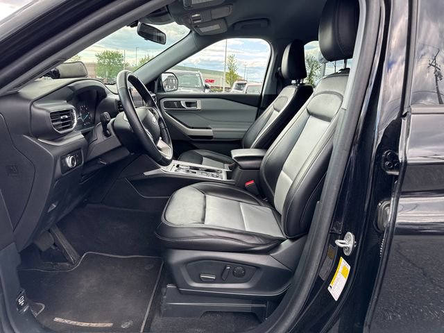 Used 2023 Ford Explorer XLT w/ Equipment Group 202A AWD/4WD image 9
