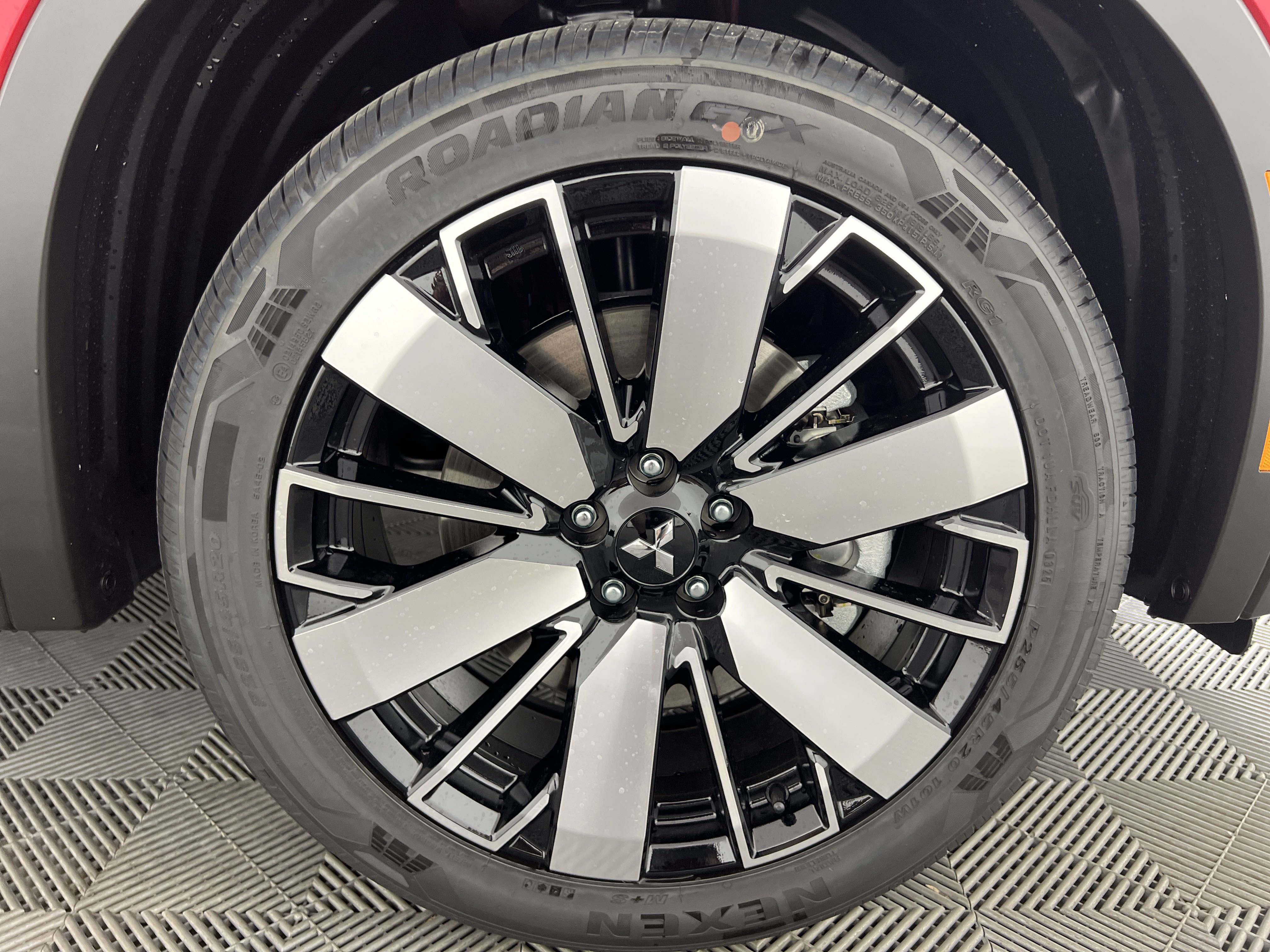 New 2025 Mitsubishi Outlander SE image 7