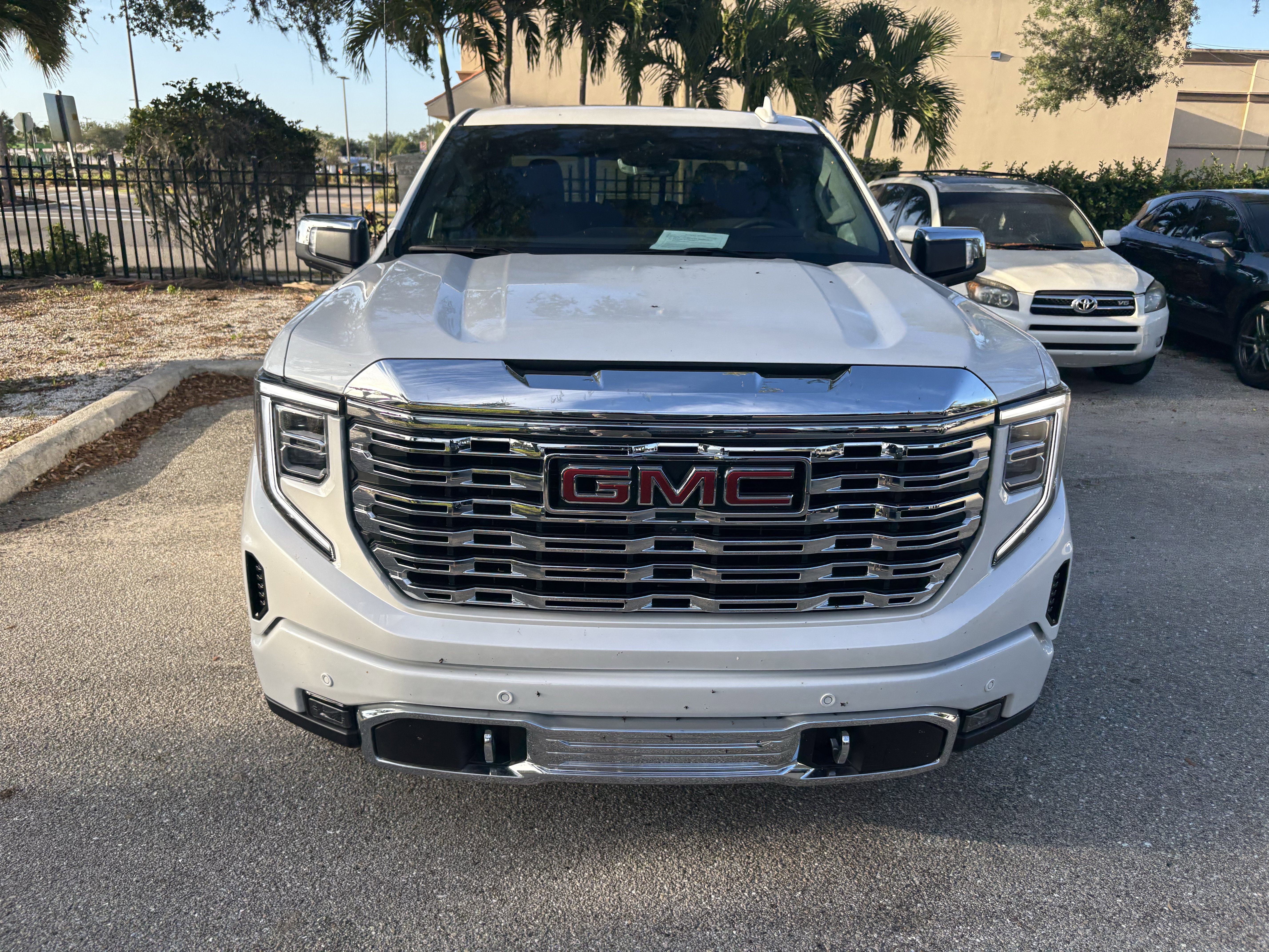 Used 2025 GMC Sierra 1500 Denali w/ Denali Reserve Package AWD/4WD image 2