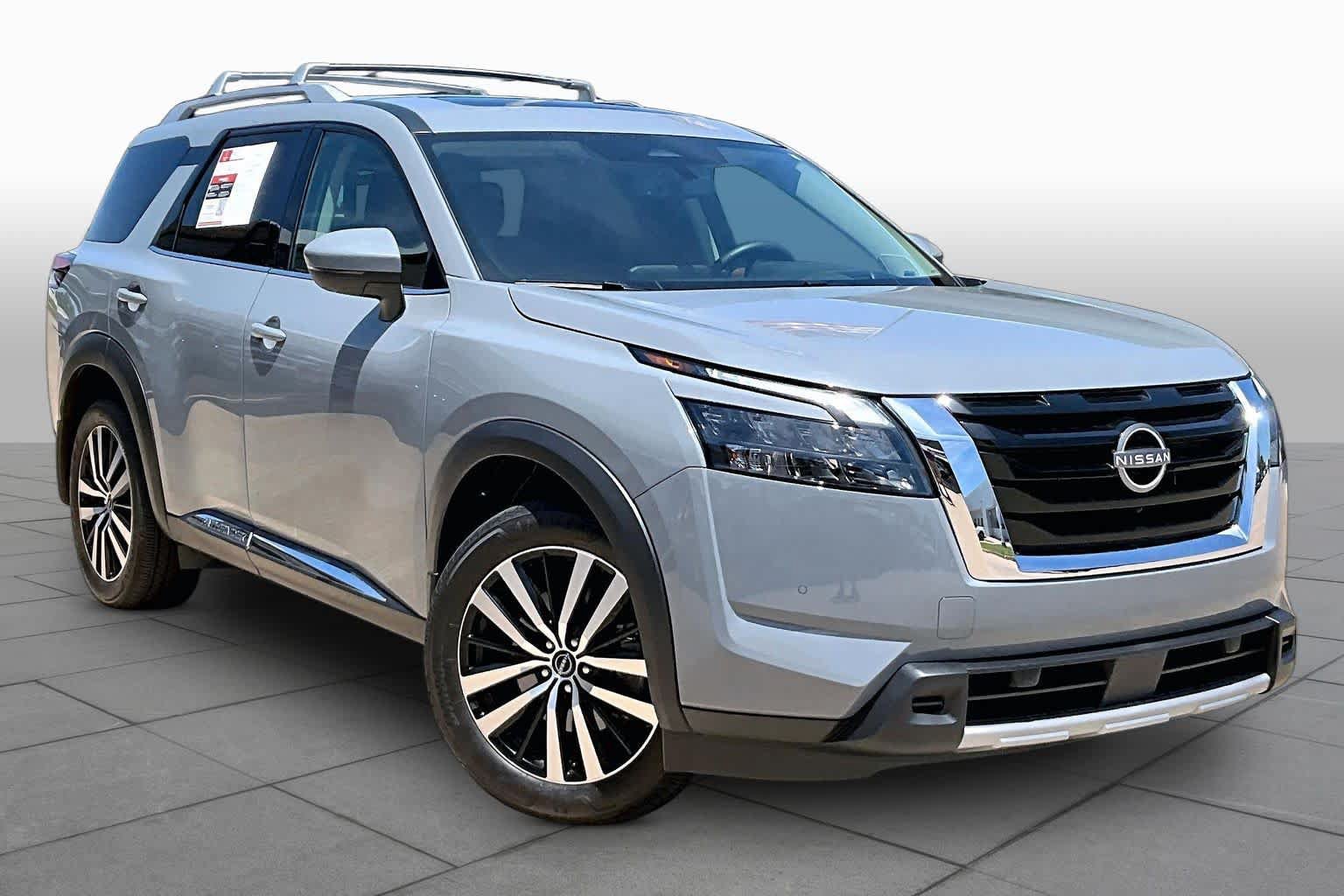 Certified 2025 Nissan Pathfinder Platinum AWD/4WD image 3