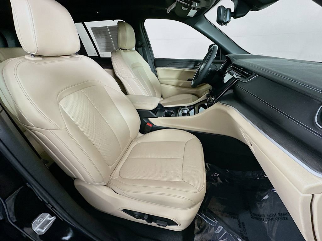 Certified 2025 Jeep Grand Cherokee Limited w/ Luxury Tech Group II image 41