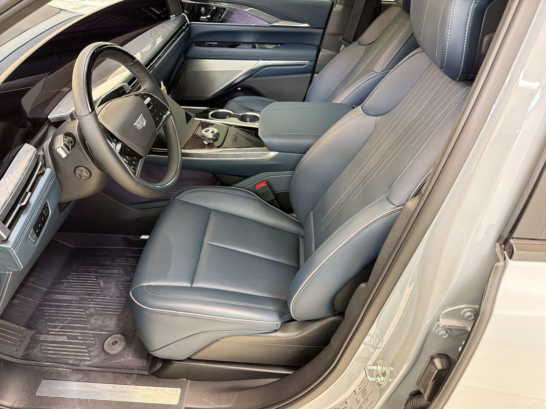 New 2026 Cadillac Escalade IQ Sport 2 w/ LPO, ONYX Package image 5